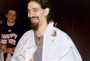 A picture of THC Flatline, proudly wearing the shirt of Martin Galway